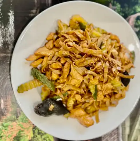 Mi xào sautée au poulet