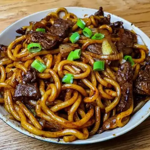 Pâte Udon sautée au bœuf